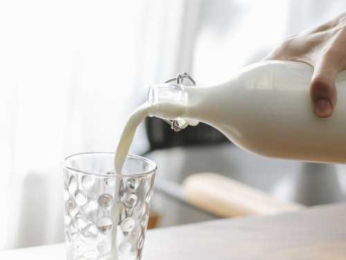 ​Чому лікарі не рекомендують пити холодне молоко