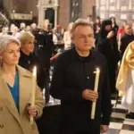 Зеленський привітав з Великоднем, а Садовий відвідав церкву разом з дружиною