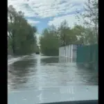 На Київщині вода перелилась через дамбу у районі шлюзів