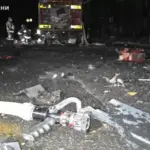 МВС показало щемливе відео, як харківський пожежник плаче над тілом батька-рятувальника
