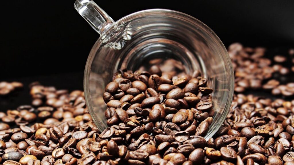 Чому варто обрати каву в зернах замість розчинної