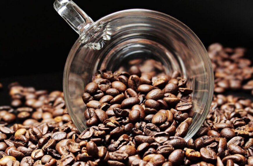 Чому варто обрати каву в зернах замість розчинної