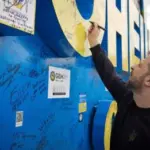 Зеленський розписався на стелі у Донецькій області, яку зафарбували