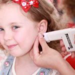 «Ну вона ж дівчинка…» — не аргумент! Ось в якому віці можна проколювати вуха дитині, не раніше