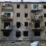 Внаслідок авіаудару по середмістю Херсона постраждали 11 людей