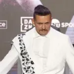 Усик прийшов на пресконференцію з Ф’юрі у костюмі з кримськотатарським орнаментом