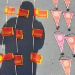 У Києві затримали чоловіка за радянську символіку – розвішував прапори на паркані школи