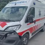 На Херсонщині росіяни атакували дронами авто швидкої та будинок, є поранені
