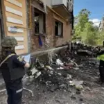 У Харкові дістали тіло ще однієї жертви російського удару по багатоповерхівці