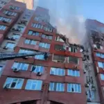 Ракетний удар по багатоповерхівці у Дніпрі: поліція відібрала зразки ДНК у рідних зниклих безвісти