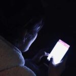Чи дійсно темний режим на телефоні врятує здоров’я ваших очей?