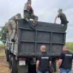 48 чоловіків намагалися перетнути кордон у кузові вантажівки, їх затримали на Одещині