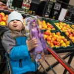 Споживання воєнного часу: що купують українці та як повертають відчуття нормальності