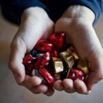 Дієтологи назвали точну добову норму цукерок для дітей