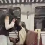 Під Києвом дівчата-підлітки влаштували бійку в електричці, поліція розпочала розслідування