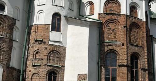 Росіяни пошкодили Софійський собор та Одеську кіностудію