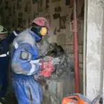 У Києві з-під завалів будинку врятували чоловіка
