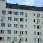 Внаслідок обстрілу Києва пошкоджено будівлю митниці та авто з товарами