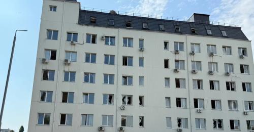 Внаслідок обстрілу Києва пошкоджено будівлю митниці та авто з товарами