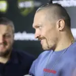 На Atlas Festival боксерські рукавички Усика продали за 400 тисяч гривень