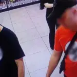 У Києві затримали двох іноземців, які ходили у футболках зі свастикою