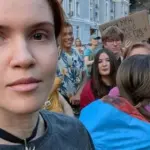 Безугла показала довідку про доступ до держтаємниц