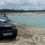На Львівщині авто впало у водойму – водій був пʼяний, один пасажир загинув