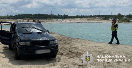 На Львівщині авто впало у водойму – водій був пʼяний, один пасажир загинув