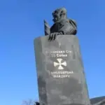 На Тернопільщині підліток заліз на пам’ятник герою Небесної сотні, щоб зробити селфі