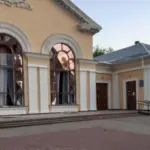 У Кропивницькому через обстріл РФ пошкоджена будівля філармонії