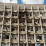 Російський дрон влучив у будівлю ОВА у Сумах