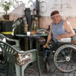«Допоки ви тут стоїте». Волонтер «Дядя Гриша» допомагає військовим з 2014 року