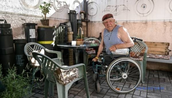 «Допоки ви тут стоїте». Волонтер «Дядя Гриша» допомагає військовим з 2014 року