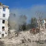Авіаудар по п’ятиповерхівці в центрі Краматорську — один загиблий, 11 постраждалих