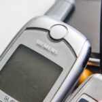 Чи правда, що спати поряд зі смартфоном шкідливо для здоров'я: однозначна відповідь