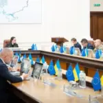 Кабмін опублікував постанову про дозвіл на виїзд чоловікам до 22 років включно