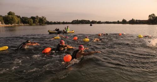 Учасниця та організатори Crazy Challenge: Заплив на 24 години – це лише початок