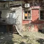 У Херсоні внаслідок обстрілу загинула жінка, її троє дочок — у лікарні