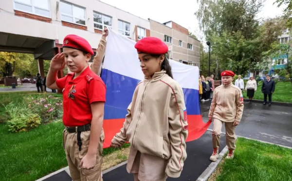 У Мелітополі окупанти влаштували для дітей змагання “знайди диверсанта ЗСУ” – “Жовта стрічка”