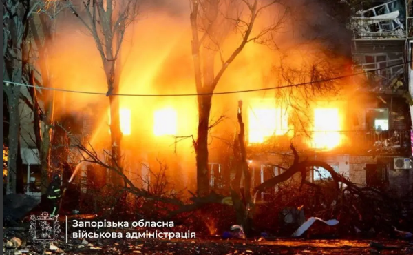 Удар по Запоріжжю: горіли будинки, є поранені