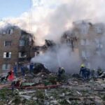 У Києві зросла кількість жертв атаки РФ, триває розбір завалів житлового будинку