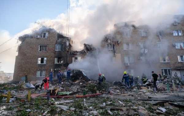 У Києві зросла кількість жертв атаки РФ, триває розбір завалів житлового будинку