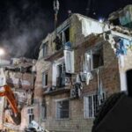 У Києві понад добу триває рятувальна операція на місці удару по 5-поверхівці