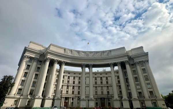 Угорщина опинилася на хибному боці історії: Сібіга пообіцяв дзеркальну відповідь Будапешту