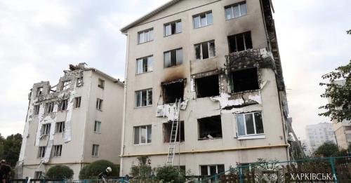 Росія вдарила по будинку у центрі Харкова, багато поранених та 3 загиблих