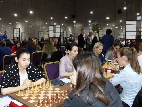 ФІДЕ допустила російських жінок до чемпіонату світу з шахів. Україна відреагувала