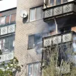 Росіяни б’ють дронами Крматорськом – багато руйнувань, є поранені