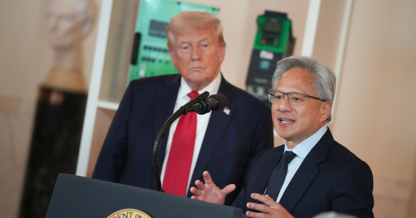 CEO Nvidia Дженсен Хуанг домовився із Трампом експортувати чипи в Китай. Як йому це вдалося?