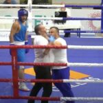 Тренер напав на рефері та схопив його за горло на рингу. На чемпіонаті Європи з боксу розгорівся скандал. Відео