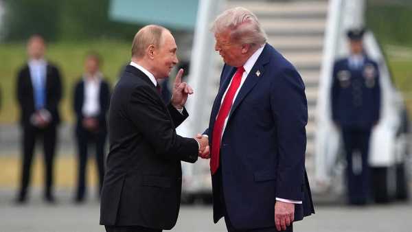 Путін вважає волю Америки слабкою, а військові можливості Європи мізерними – Bloomberg